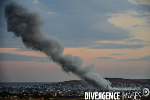 Combat in Kobani, Turkey-Syria Border. Combat dans Kobané, Frontaliers entre Syrie et Turquie.