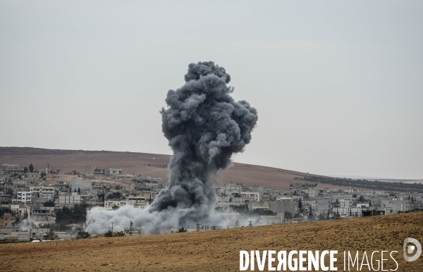 Combat in Kobani, Turkey-Syria Border. Combat dans Kobané, Frontaliers entre Syrie et Turquie.