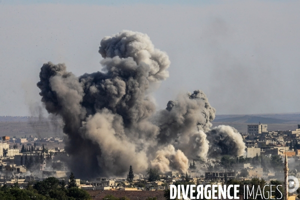 Combat in Kobani, Turkey-Syria Border. Combat dans Kobané, Frontaliers entre Syrie et Turquie.