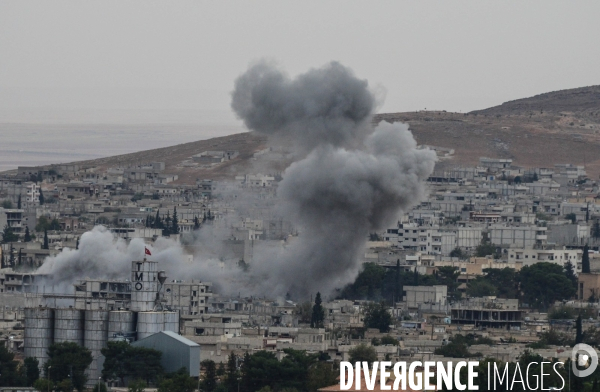 Combat in Kobani, Turkey-Syria Border. Combat dans Kobané, Frontaliers entre Syrie et Turquie.