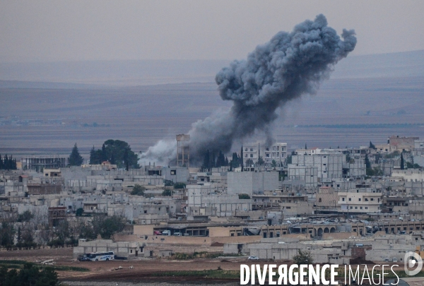 Combat in Kobani, Turkey-Syria Border. Combat dans Kobané, Frontaliers entre Syrie et Turquie.