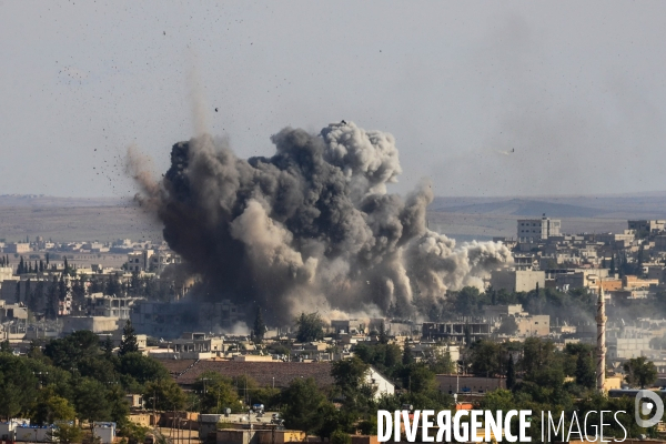 Combat in Kobani, Turkey-Syria Border. Combat dans Kobané, Frontaliers entre Syrie et Turquie.