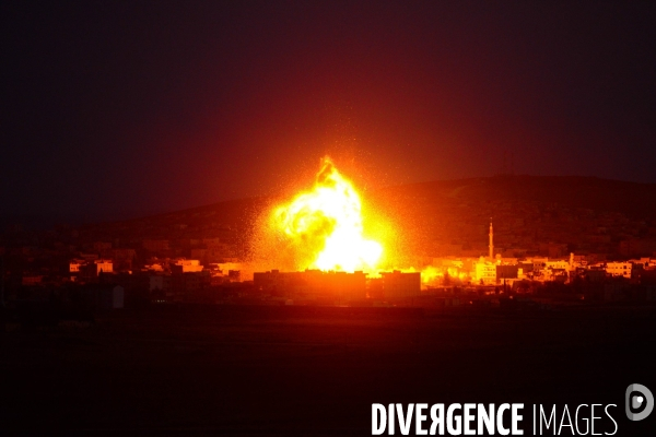 Combat in Kobani, Turkey-Syria Border. Combat dans Kobané, Frontaliers entre Syrie et Turquie.