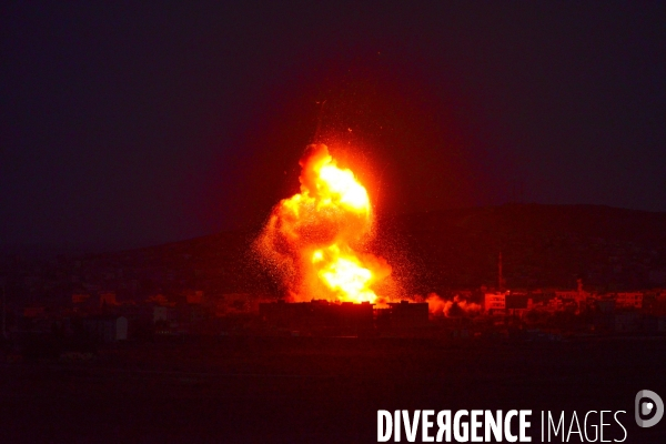 Combat in Kobani, Turkey-Syria Border. Combat dans Kobané, Frontaliers entre Syrie et Turquie.