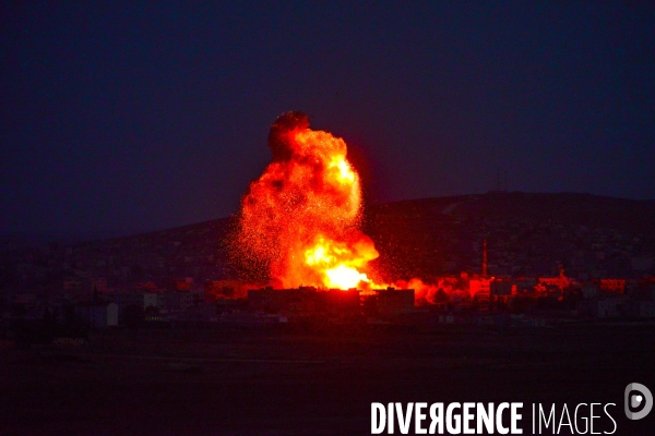 Combat in Kobani, Turkey-Syria Border. Combat dans Kobané, Frontaliers entre Syrie et Turquie.