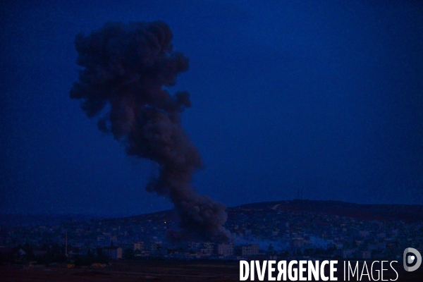 Combat in Kobani, Turkey-Syria Border. Combat dans Kobané, Frontaliers entre Syrie et Turquie.