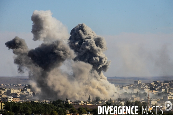 Combat in Kobani, Turkey-Syria Border. Combat dans Kobané, Frontaliers entre Syrie et Turquie.