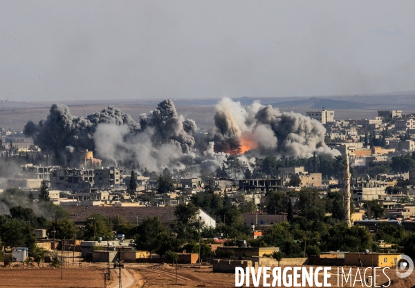 Combat in Kobani, Turkey-Syria Border. Combat dans Kobané, Frontaliers entre Syrie et Turquie.