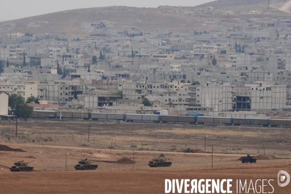 Combat in Kobani, Turkey-Syria Border. Combat dans Kobané, Frontaliers entre Syrie et Turquie.