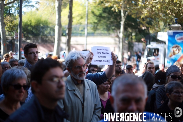 Manifestation devant le conseil general du Tarn