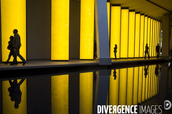 Ouverture au public du batiment de la fondation Louis Vuitton dans le bois de Boulogne à Paris.