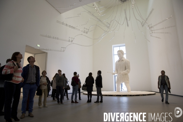 Ouverture au public du batiment de la fondation Louis Vuitton dans le bois de Boulogne à Paris.