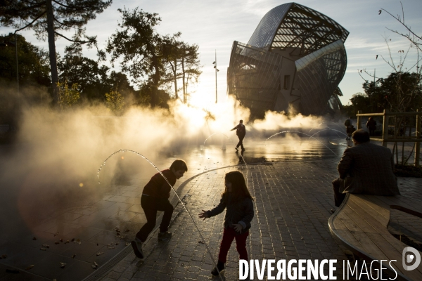 Ouverture au public du batiment de la fondation Louis Vuitton dans le bois de Boulogne à Paris.