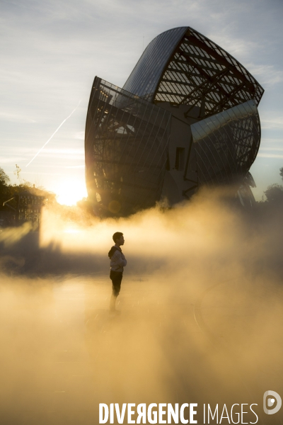 Ouverture au public du batiment de la fondation Louis Vuitton dans le bois de Boulogne à Paris.