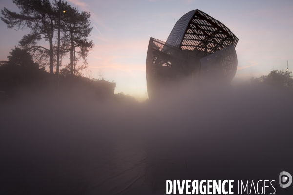 Ouverture au public du batiment de la fondation Louis Vuitton dans le bois de Boulogne à Paris.