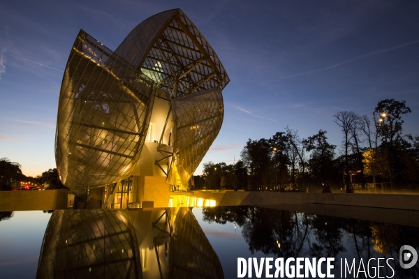 Ouverture au public du batiment de la fondation Louis Vuitton dans le bois de Boulogne à Paris.