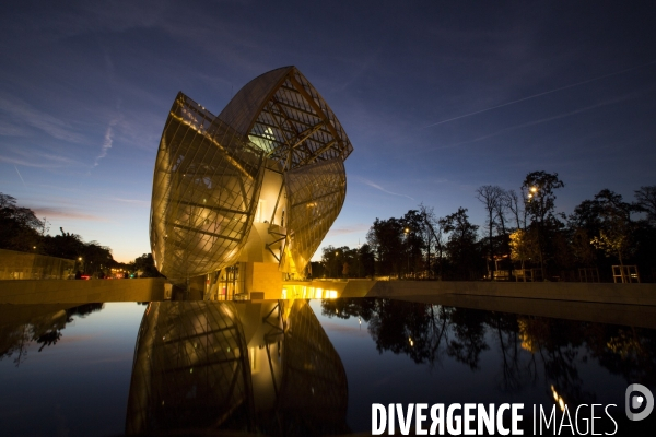 Ouverture au public du batiment de la fondation Louis Vuitton dans le bois de Boulogne à Paris.