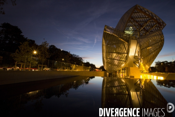 Ouverture au public du batiment de la fondation Louis Vuitton dans le bois de Boulogne à Paris.