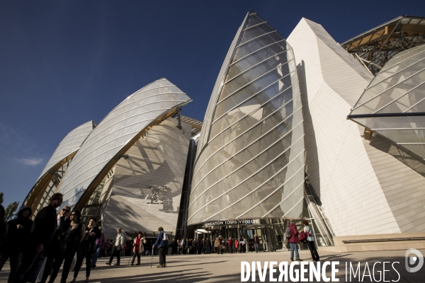 Ouverture au public du batiment de la fondation Louis Vuitton dans le bois de Boulogne à Paris.