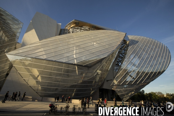 Ouverture au public du batiment de la fondation Louis Vuitton dans le bois de Boulogne à Paris.