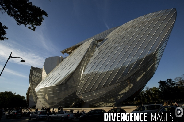 Ouverture au public du batiment de la fondation Louis Vuitton dans le bois de Boulogne à Paris.