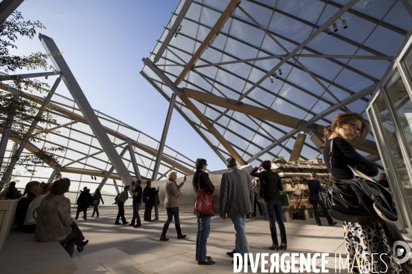 Ouverture au public du batiment de la fondation Louis Vuitton dans le bois de Boulogne à Paris.