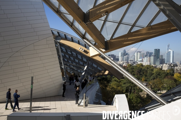 Ouverture au public du batiment de la fondation Louis Vuitton dans le bois de Boulogne à Paris.