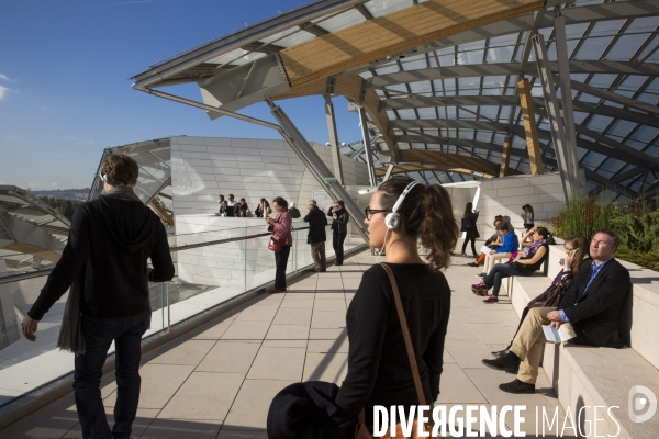 Ouverture au public du batiment de la fondation Louis Vuitton dans le bois de Boulogne à Paris.