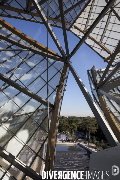 Ouverture au public du batiment de la fondation Louis Vuitton dans le bois de Boulogne à Paris.