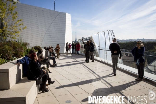 Ouverture au public du batiment de la fondation Louis Vuitton dans le bois de Boulogne à Paris.