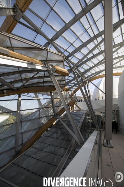 Ouverture au public du batiment de la fondation Louis Vuitton dans le bois de Boulogne à Paris.