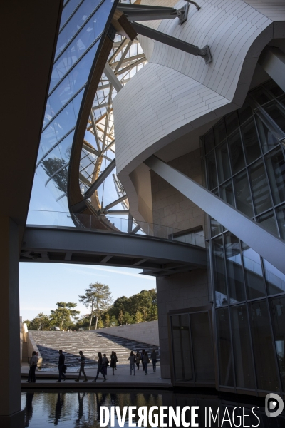 Ouverture au public du batiment de la fondation Louis Vuitton dans le bois de Boulogne à Paris.