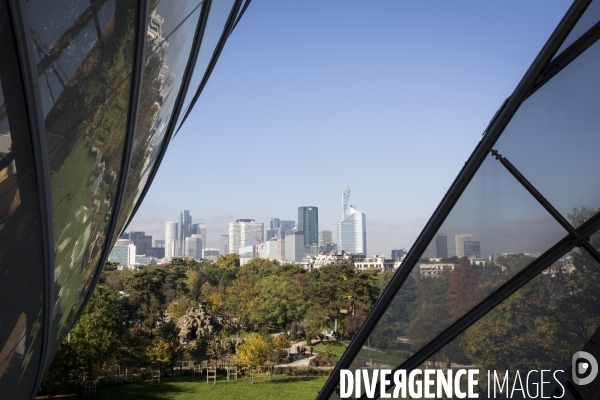 Ouverture au public du batiment de la fondation Louis Vuitton dans le bois de Boulogne à Paris.