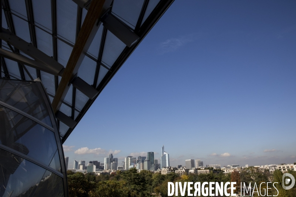 Ouverture au public du batiment de la fondation Louis Vuitton dans le bois de Boulogne à Paris.