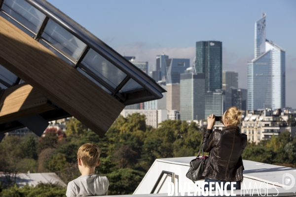 Ouverture au public du batiment de la fondation Louis Vuitton dans le bois de Boulogne à Paris.