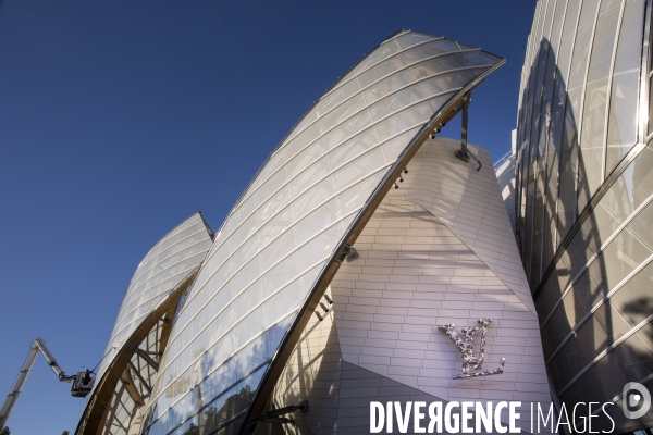 Ouverture au public du batiment de la fondation Louis Vuitton dans le bois de Boulogne à Paris.