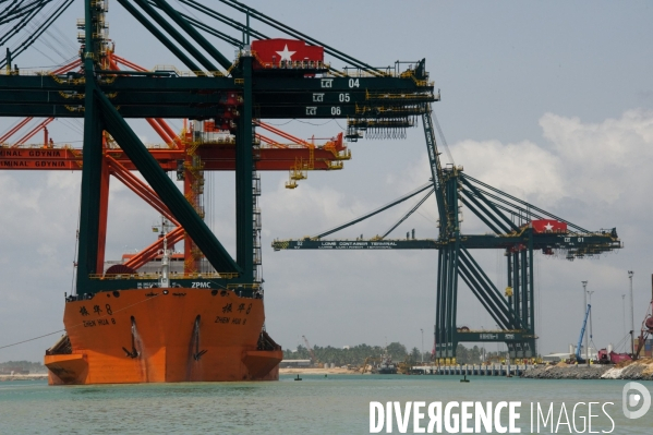 Made in TOGO : Livraison des grues ZPMC au Port Autonome de Lomé.