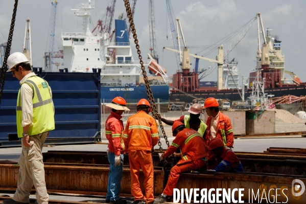 Made in TOGO : Livraison des grues ZPMC au Port Autonome de Lomé.