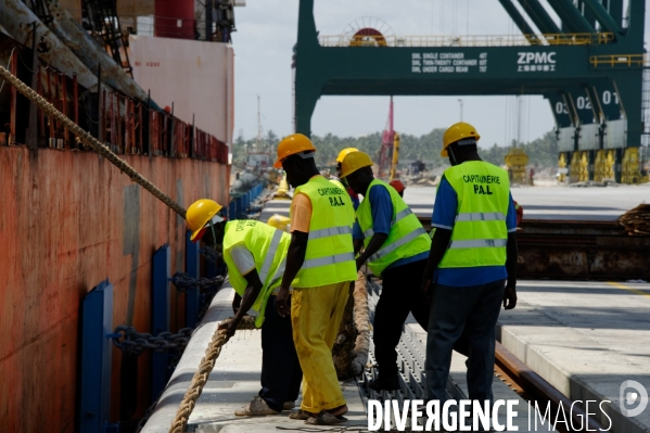 Made in TOGO : Livraison des grues ZPMC au Port Autonome de Lomé.