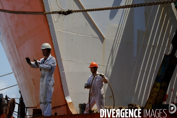 Made in TOGO : Livraison des grues ZPMC au Port Autonome de Lomé.