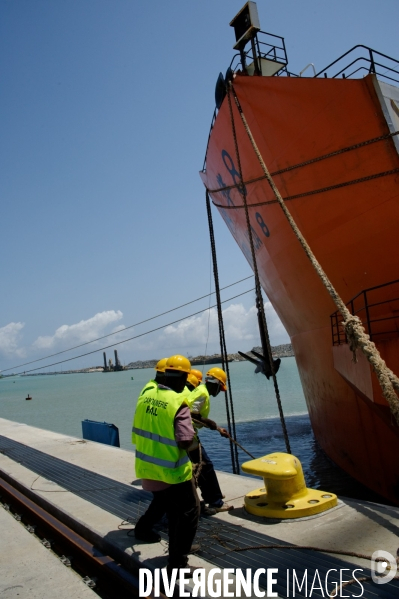 Made in TOGO : Livraison des grues ZPMC au Port Autonome de Lomé.