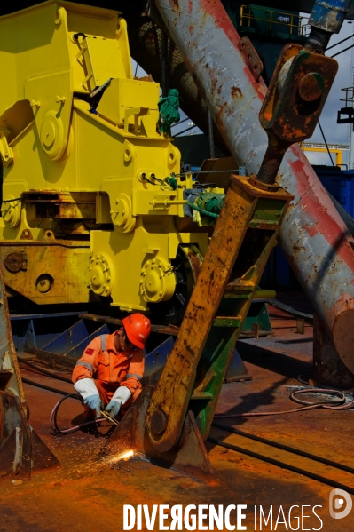 Made in TOGO : Livraison des grues ZPMC au Port Autonome de Lomé.