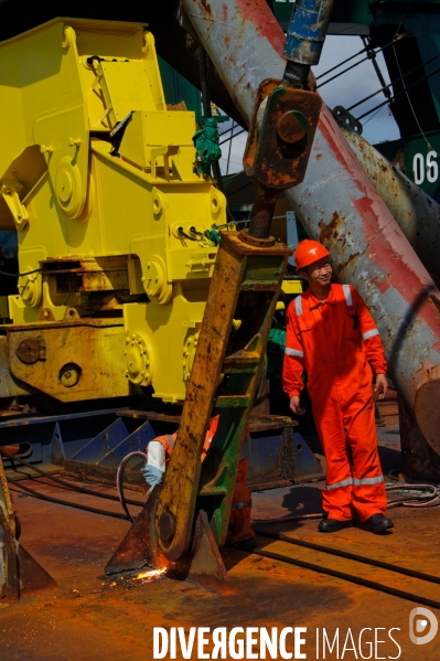 Made in TOGO : Livraison des grues ZPMC au Port Autonome de Lomé.