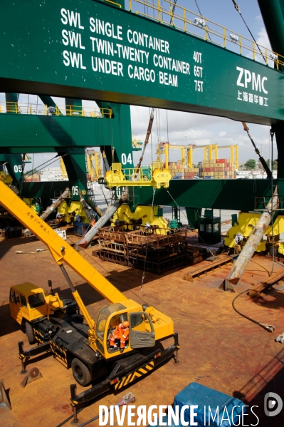 Made in TOGO : Livraison des grues ZPMC au Port Autonome de Lomé.