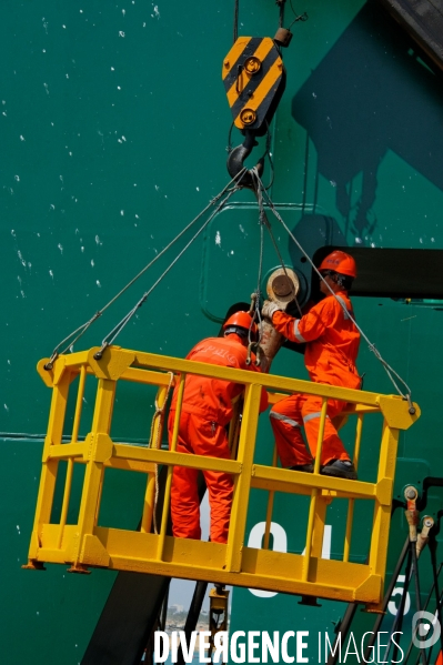 Made in TOGO : Livraison des grues ZPMC au Port Autonome de Lomé.