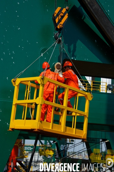 Made in TOGO : Livraison des grues ZPMC au Port Autonome de Lomé.