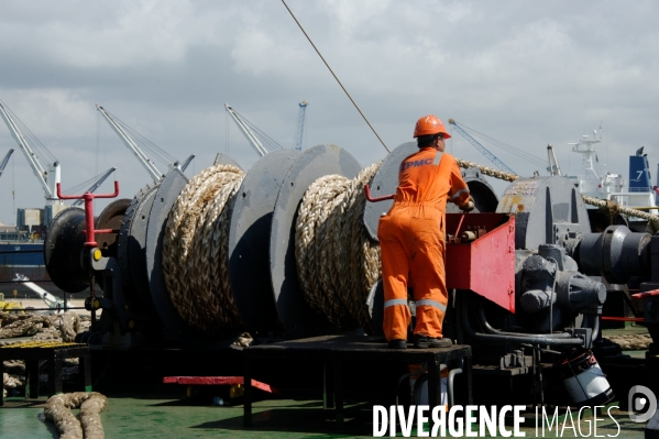 Made in TOGO : Livraison des grues ZPMC au Port Autonome de Lomé.