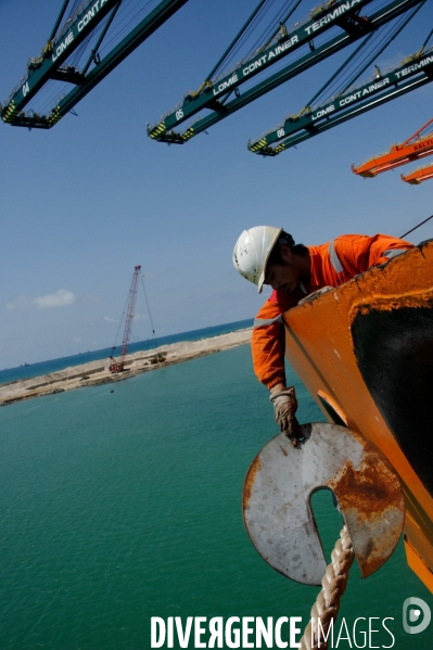 Made in TOGO : Livraison des grues ZPMC au Port Autonome de Lomé.