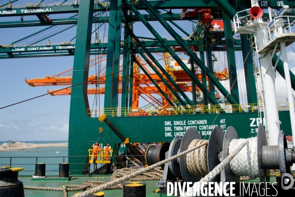 Made in TOGO : Livraison des grues ZPMC au Port Autonome de Lomé.