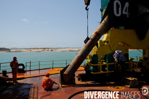 Made in TOGO : Livraison des grues ZPMC au Port Autonome de Lomé.